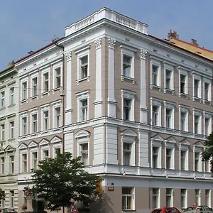 Machova 3*, Praga Czechy